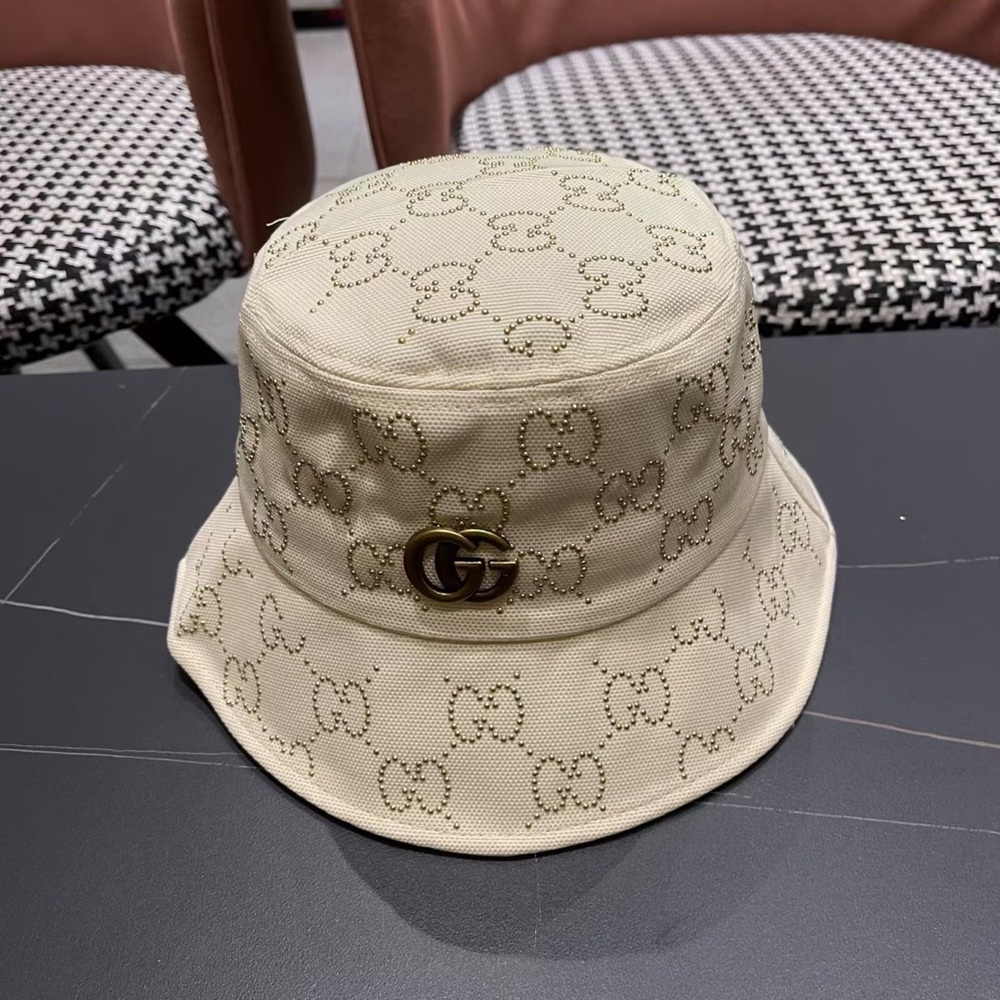 🤍🤍Gucci GG Monogram Studded Bucket Hat Beige